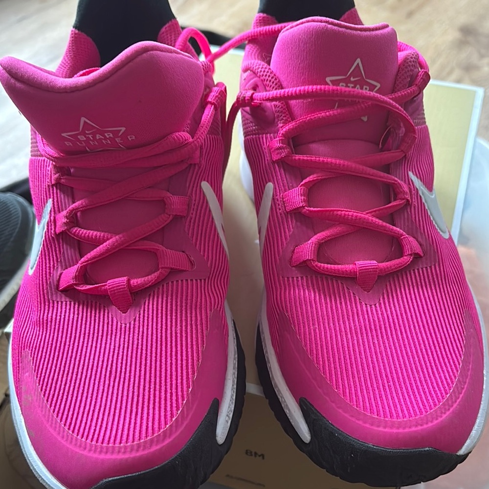Nike Fuschia  Star Runner  High-Top Athletic Shoes with Textured Fabric - 7Y